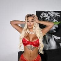 Victoria Fox